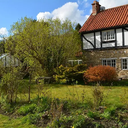 Bohemianbreezebreaks Nocleg ze śniadaniem 4*